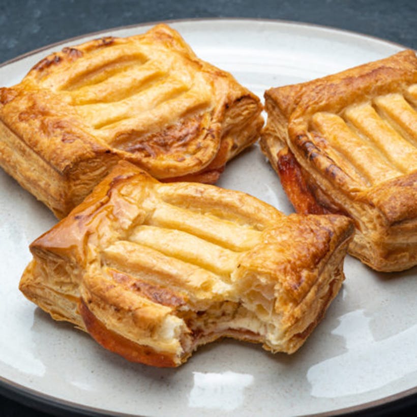 Refugiado® Guava & Cheese Strudel - 12 Pack
