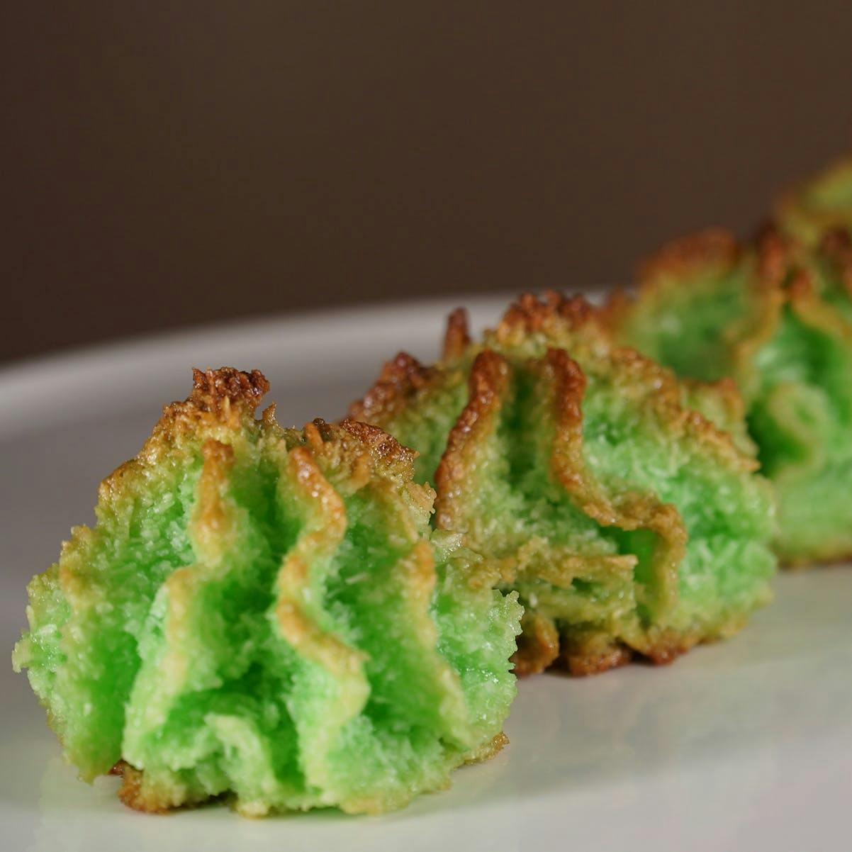 Pandan Macaroon - 8 Pack by MacBaby - Alternate image 1