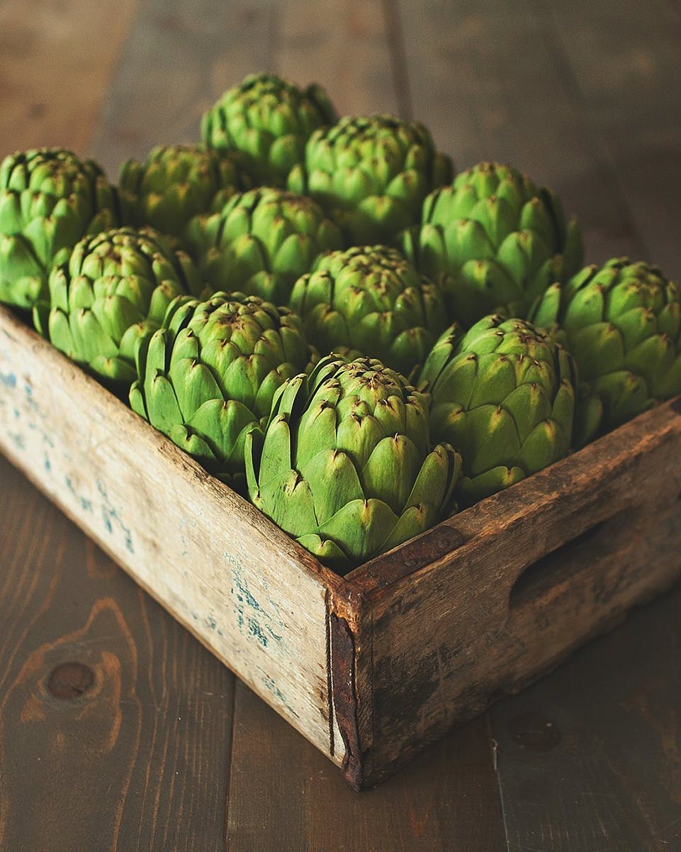 https://goldbelly.imgix.net/uploads/showcase_media_asset/image/106455/fresh-medium-artichokes-8-ct.6a4b520ecd2f812326b8da6bfda3252c.jpg?ixlib=react-9.0.2&auto=format&ar=4%3A5