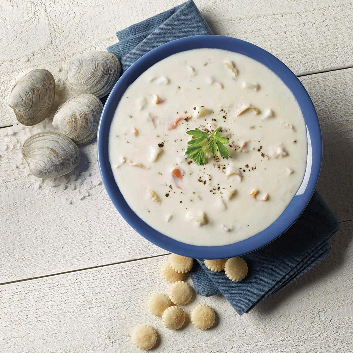 https://goldbelly.imgix.net/uploads/showcase_media_asset/image/108029/clam-chowder-for-8.3d9ff19ad36c59aa55fd527a67096497.jpg?ixlib=rails-3.0.2