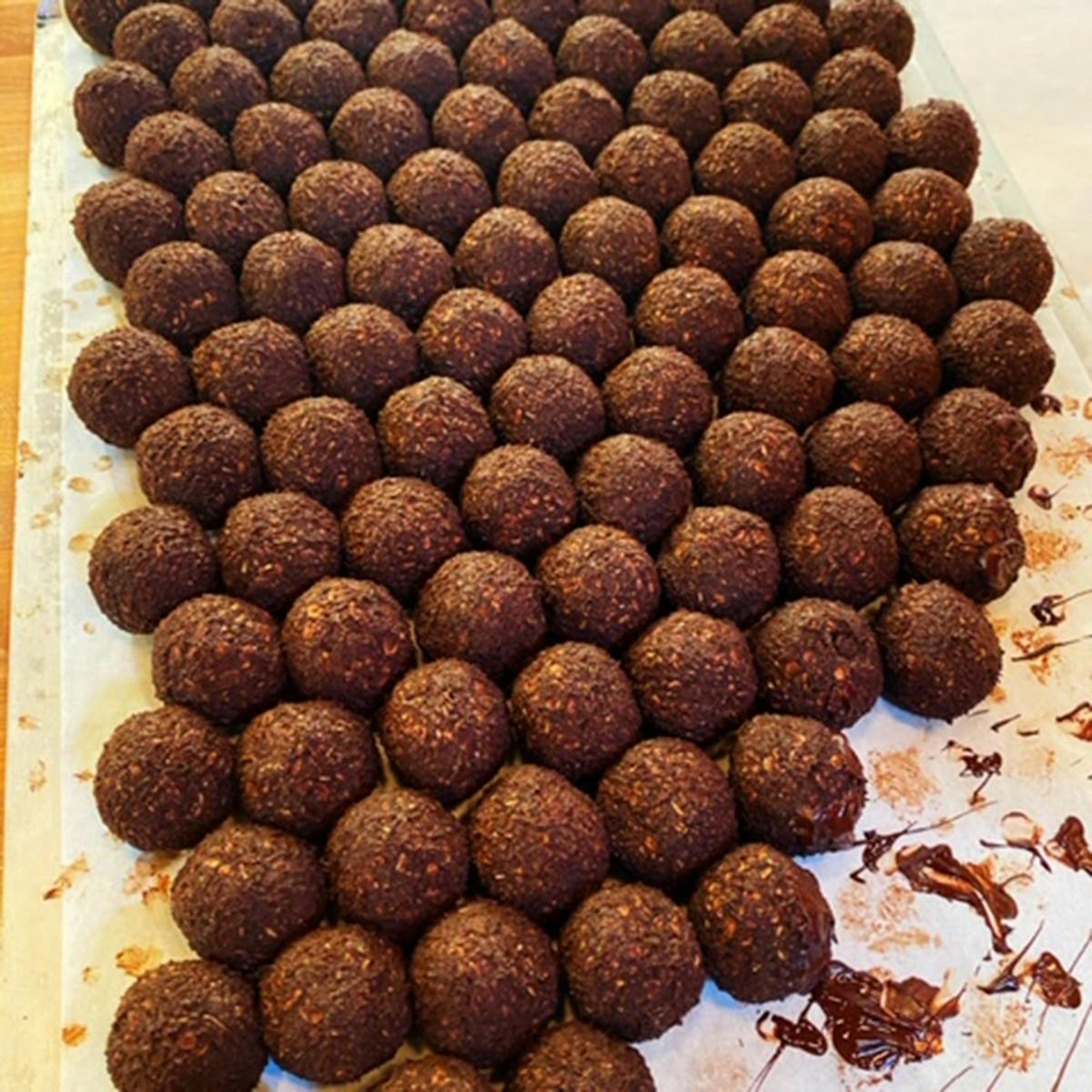 Chokladbolls - 6 Pack by Fabrique Bakery - Alternate image 1