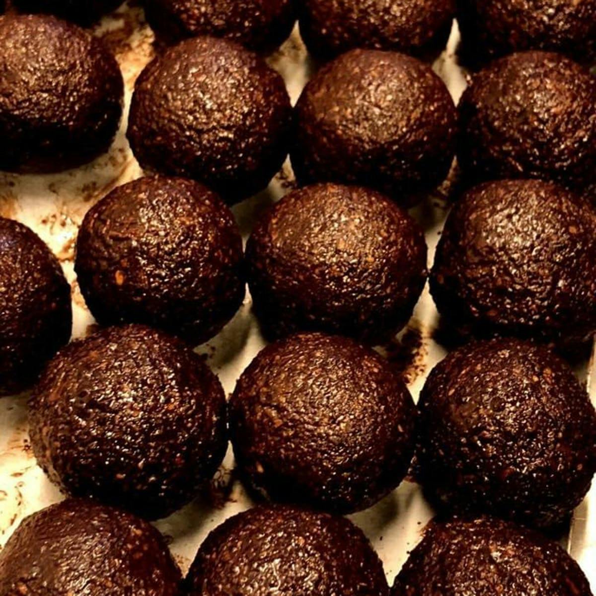 Chokladbolls - 6 Pack by Fabrique Bakery - Alternate image 2