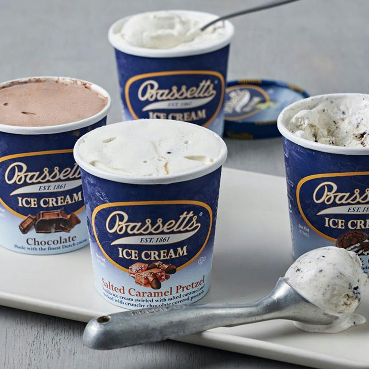 Reading Terminal Market's DIY Cookie Ice Cream Sandwich Kit for 8 by Bassetts Ice Cream - Alternate image 1