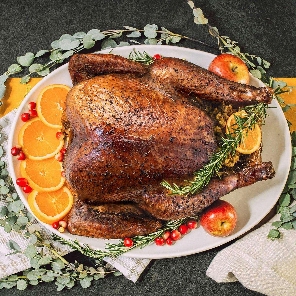 https://goldbelly.imgix.net/uploads/showcase_media_asset/image/113783/smoked-whole-turkey-16-18-lbs.3c0596c7c6ec0cbc3ad5c19cbd7d890d.jpg?ixlib=rails-3.0.2