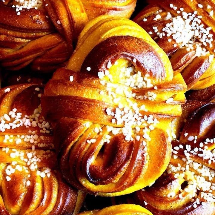 Saffron Buns - 6 Pack by Fabrique Bakery
