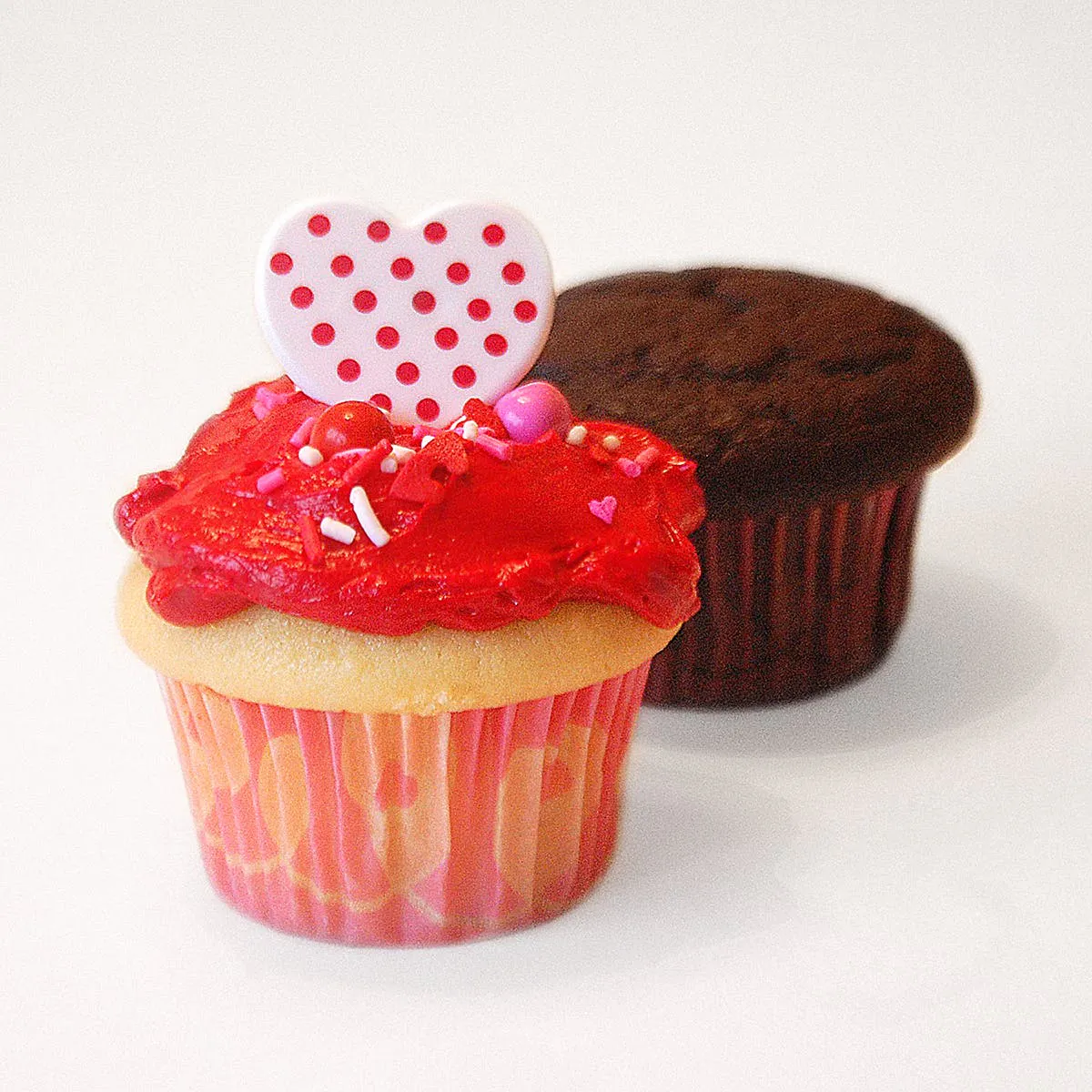Valentine's Day DIY Cupcake Kit - 6 Pack by Carousel Cakes - Alternate image 1