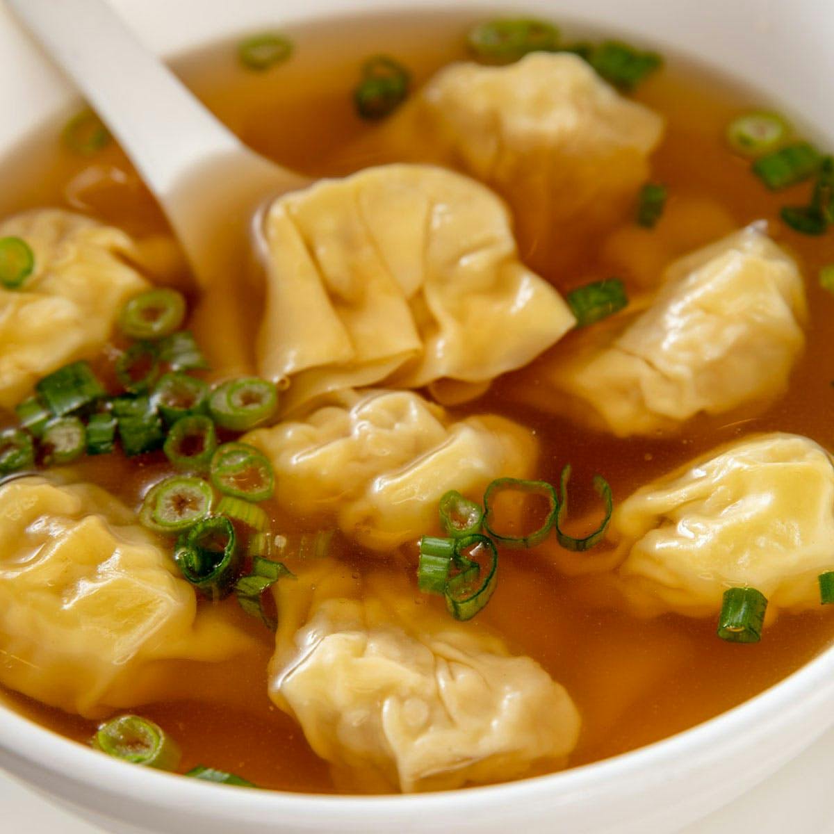 https://goldbelly.imgix.net/uploads/showcase_media_asset/image/123782/wonton-soup.89bec08699deb5a145d69b21c1632d17.jpg?ixlib=rails-3.0.2