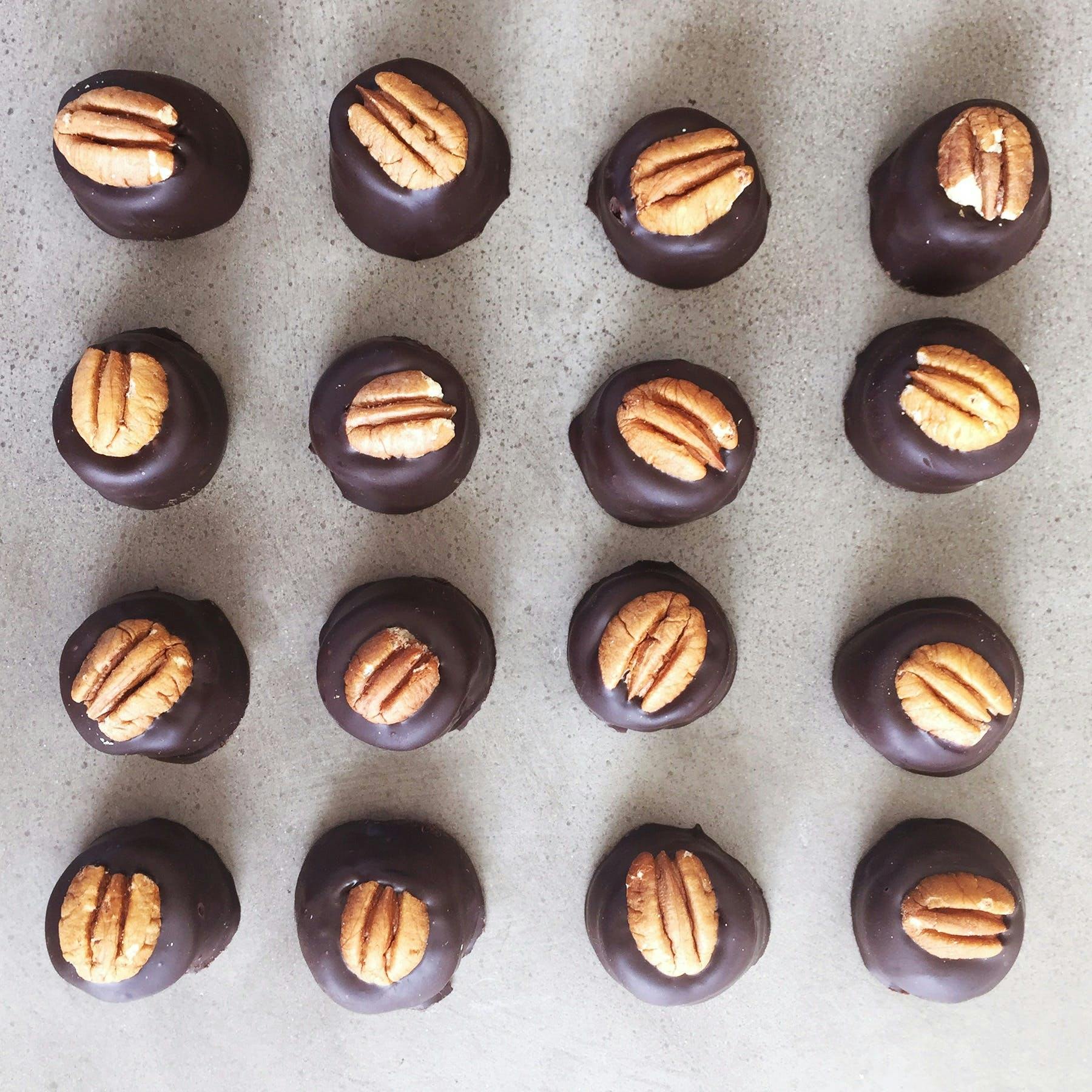 Kentucky Bourbon Barrel Cake + Bourbon Ball Combo by Woodford Reserve - Alternate image 7