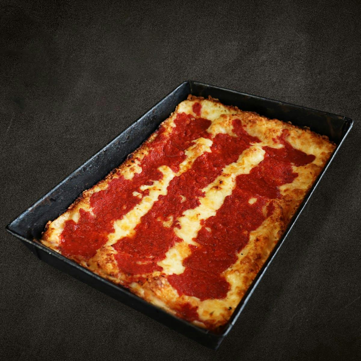 https://goldbelly.imgix.net/uploads/showcase_media_asset/image/129264/detroit-style-pizza-squares-choose-your-own-4-pack.e0585f495b4ec89a5ae988ef0eb02d78.jpg?ixlib=react-9.0.2&auto=format&ar=1%3A1