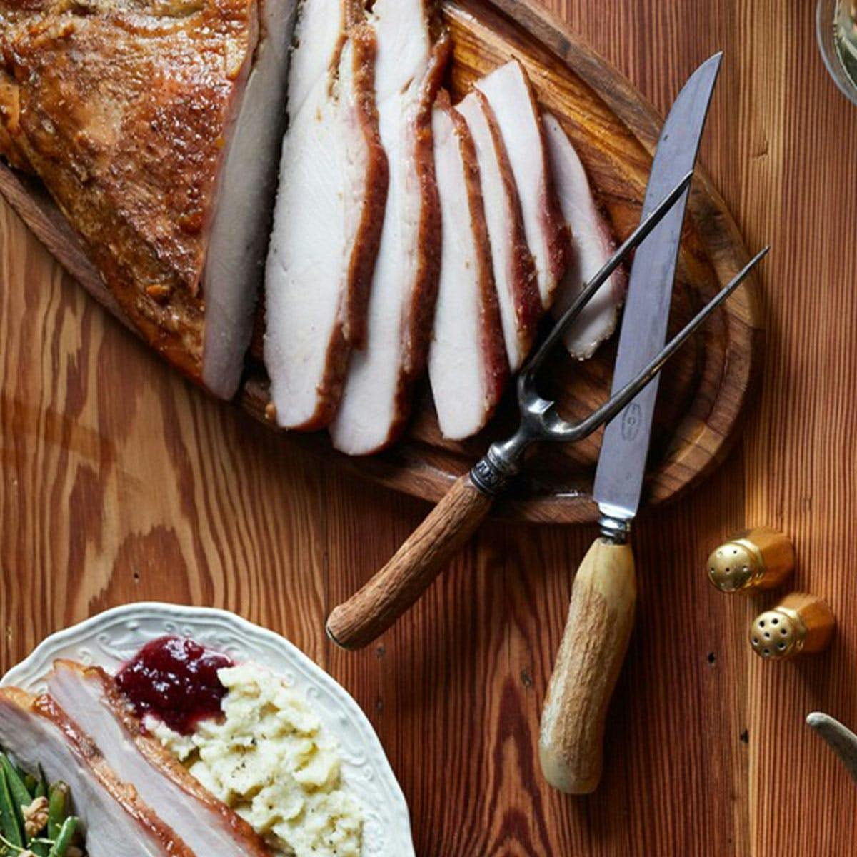 https://goldbelly.imgix.net/uploads/showcase_media_asset/image/129515/mesquite-smoked-turkey-breast.f19483f05eac641ad93585c6e36472c3.jpg?ixlib=rails-3.0.2