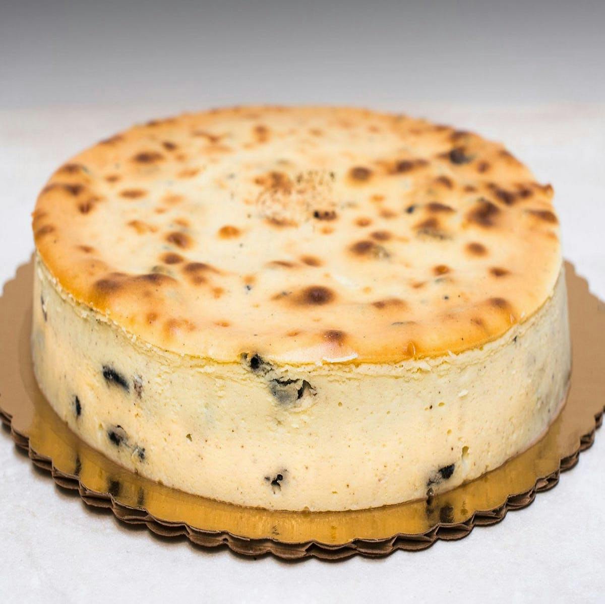 https://goldbelly.imgix.net/uploads/showcase_media_asset/image/129550/oreo-cheesecake.9b99041dd3ad302aeaf898a95428d91d.jpg?ixlib=rails-3.0.2