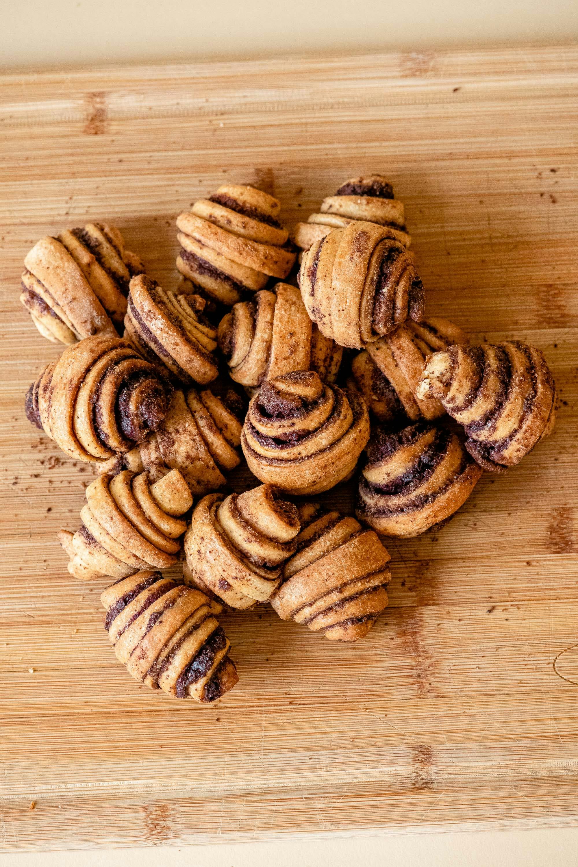 https://goldbelly.imgix.net/uploads/showcase_media_asset/image/131593/choose-your-own-rugelach-2-pack-kosher.939b037007be89dde7f8376dd4a822c0.jpg?ixlib=rails-3.0.2