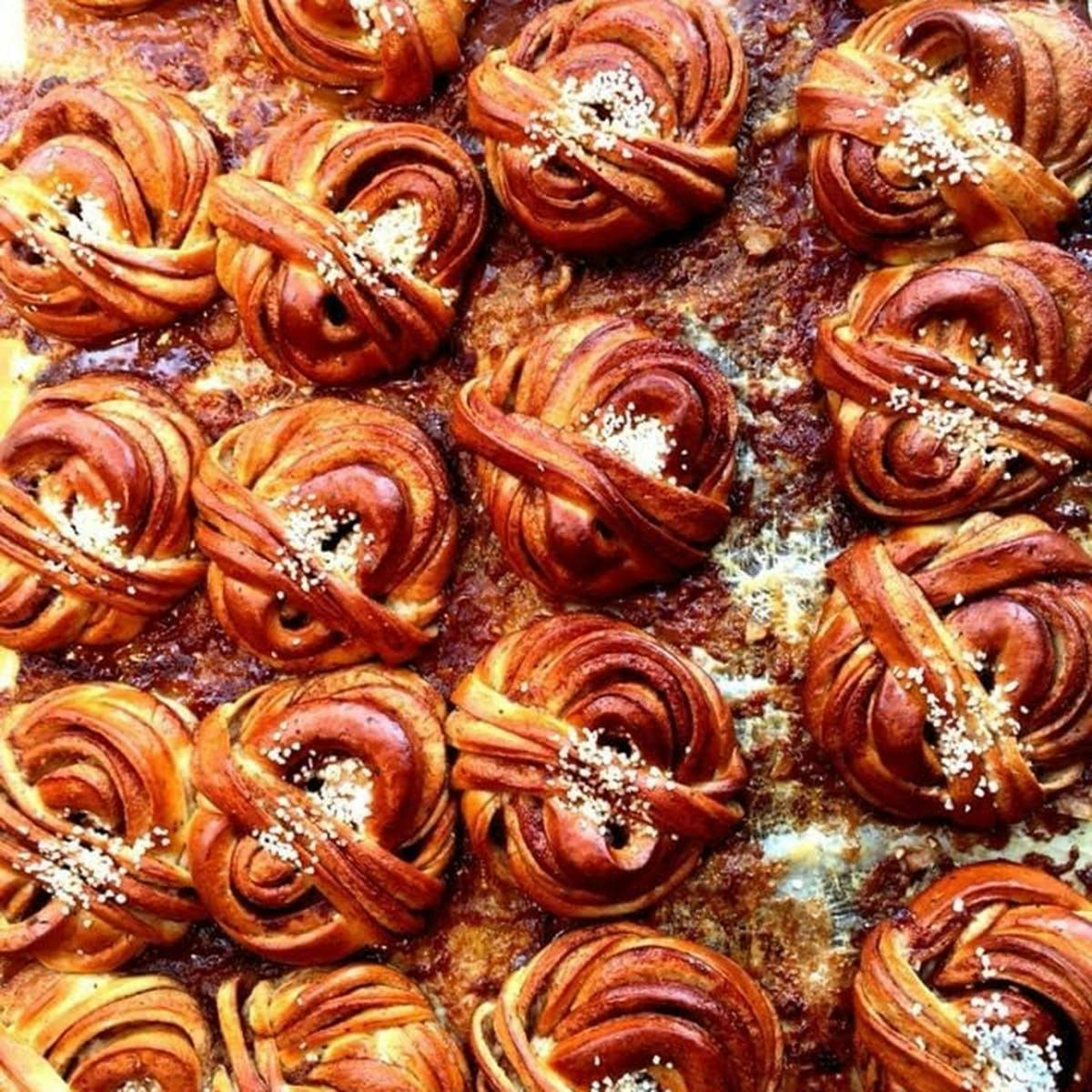 Cinnamon Buns - 6 Pack by Fabrique Bakery