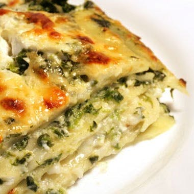 https://goldbelly.imgix.net/uploads/showcase_media_asset/image/131856/vegetarian-pesto-lasagna-dinner-kit-for-4.8fe121eded17c91accd86e6222c9fe0a.jpg?ixlib=react-9.0.2&auto=format&ar=1%3A1