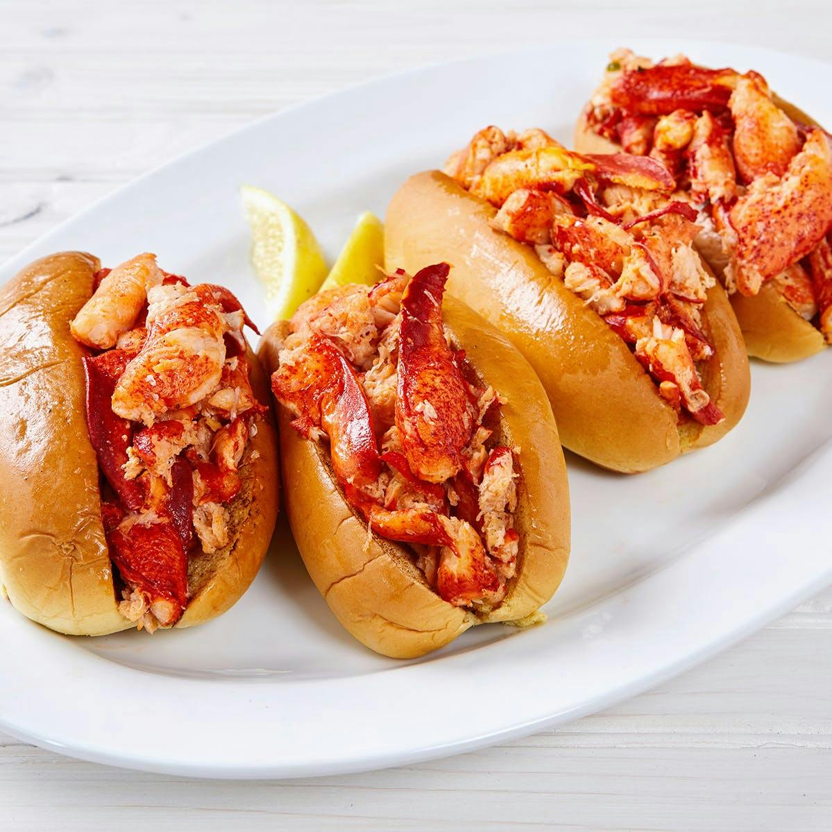 https://goldbelly.imgix.net/uploads/showcase_media_asset/image/132068/lobster-roll-kit.1953b3d3ca74874c926b8433b29e4291.jpg?ixlib=rails-3.0.2