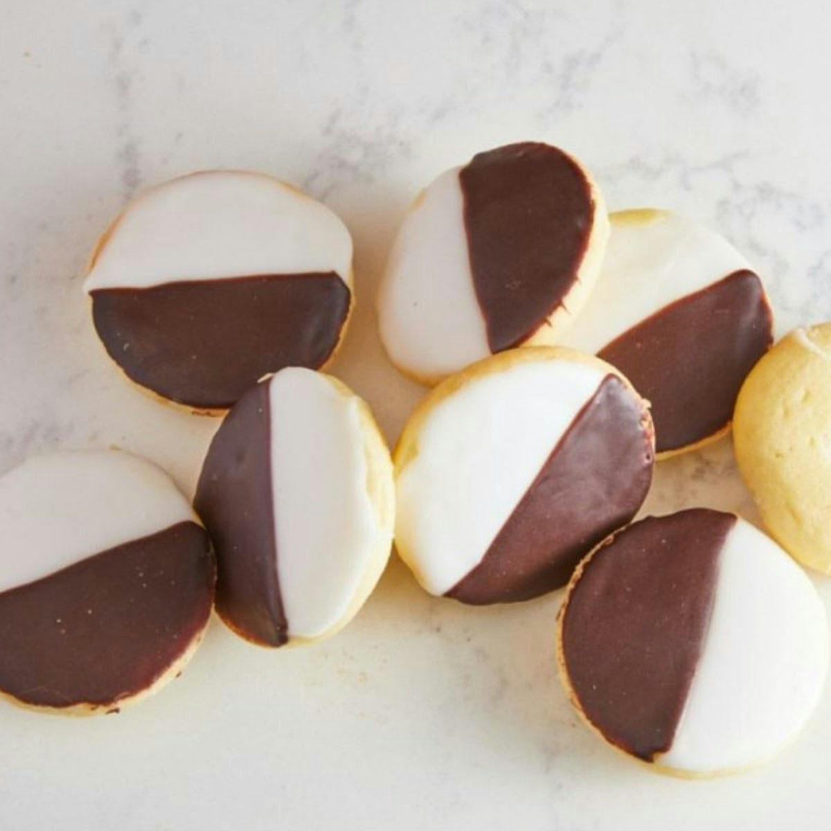 https://goldbelly.imgix.net/uploads/showcase_media_asset/image/132610/mini-black-and-white-cookies.7064c60d7c76716028eda46958287795.jpg?ixlib=rails-3.0.2