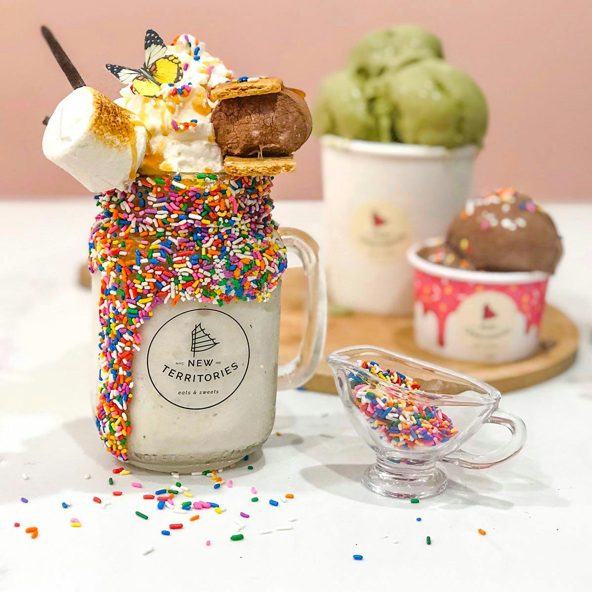 Oreo Milkshake Gift Set Includes 2 Ceramic Cups/Ice Cream Scoop/2 Straws  New!!!!