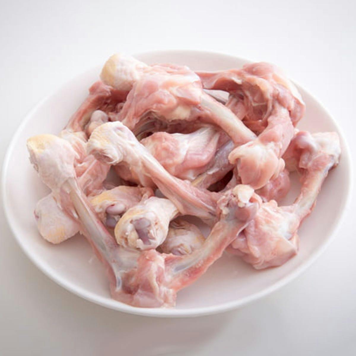 https://goldbelly.imgix.net/uploads/showcase_media_asset/image/133129/chicken-soup-bones-2-lbs.5734e6542668e9883109dc0280f82a7f.jpg?ixlib=rails-3.0.2&url_params=%7B%3Aw%3D%3E1200%2C%20%3Ah%3D%3E630%2C%20%3Afit%3D%3E%22crop%22%7D