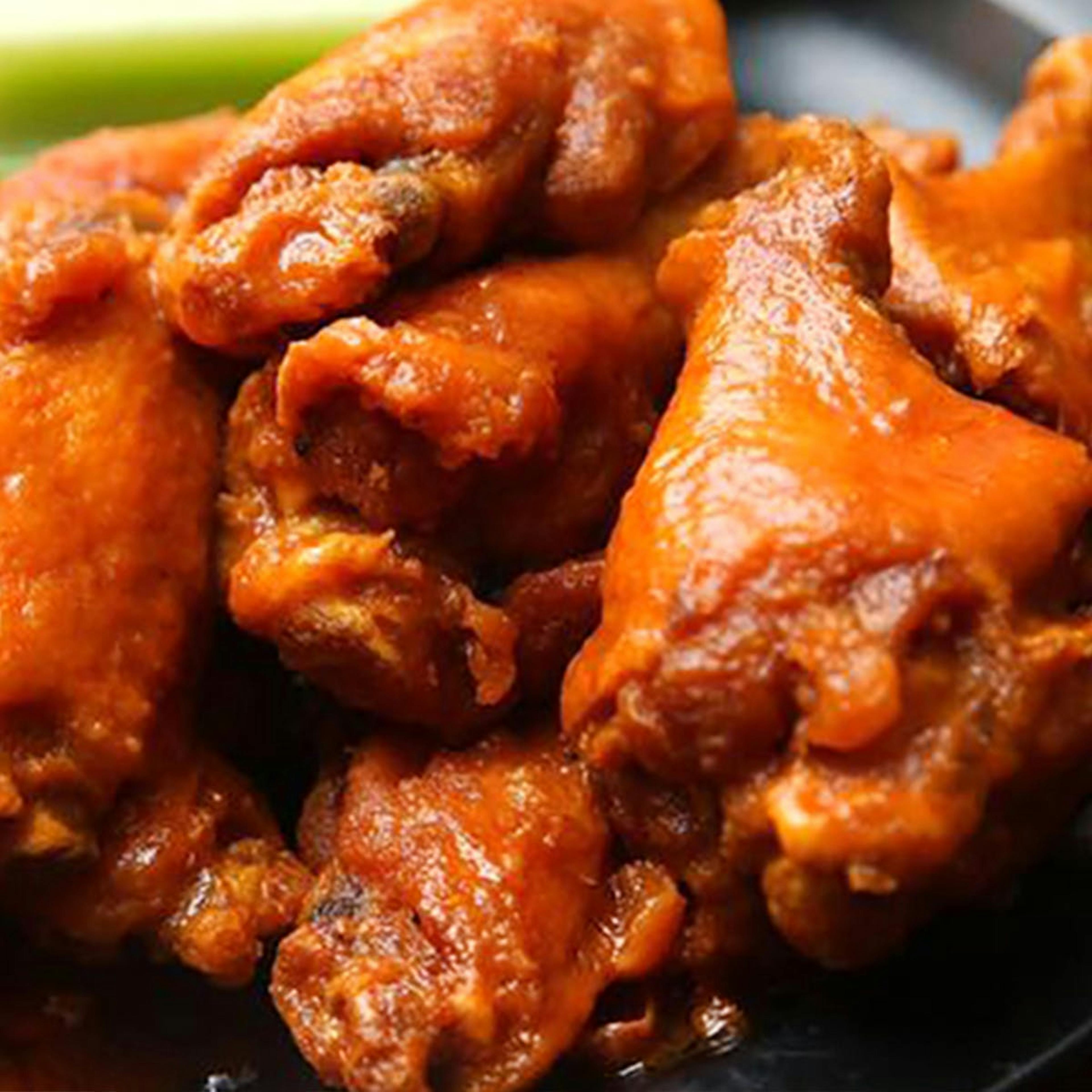 Medium Buffalo Wings - 50 Pack by Duff's Famous Wings