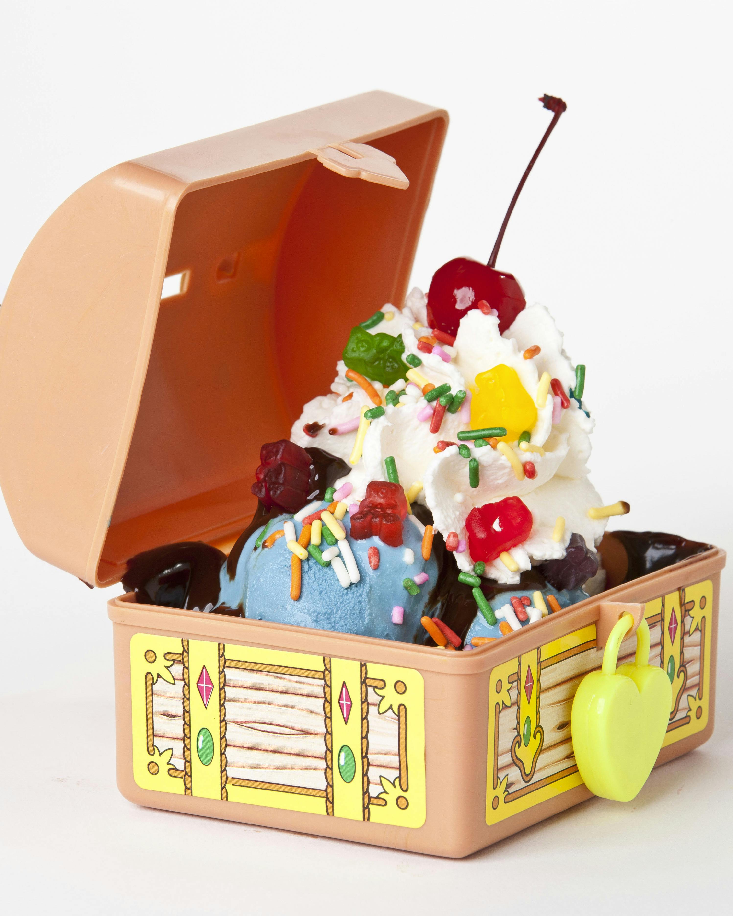 Ice Cream Sundae Kit w/ Hired Man's Gift Card - Gavel Roads Online Auctions