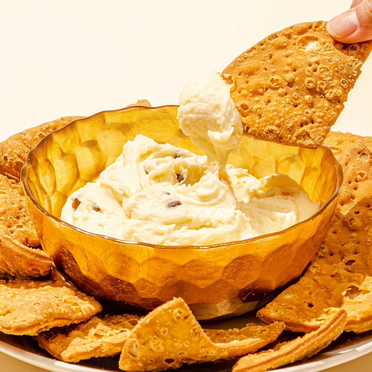 Cannoli Chips & Dip by Veniero's