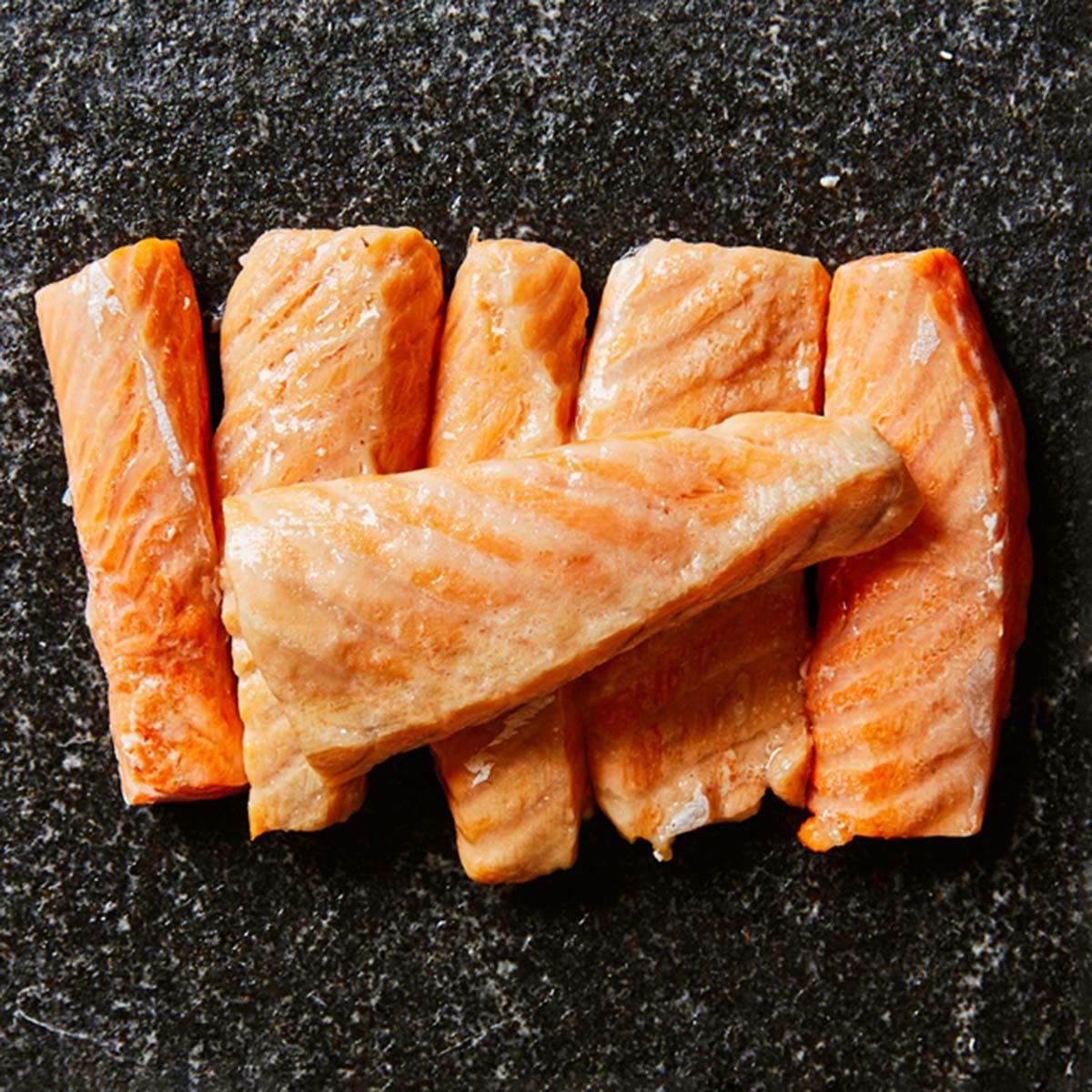 https://goldbelly.imgix.net/uploads/showcase_media_asset/image/142578/MakiMaki-Salmon-Toro-Product-1.jpg?ixlib=rails-3.0.2