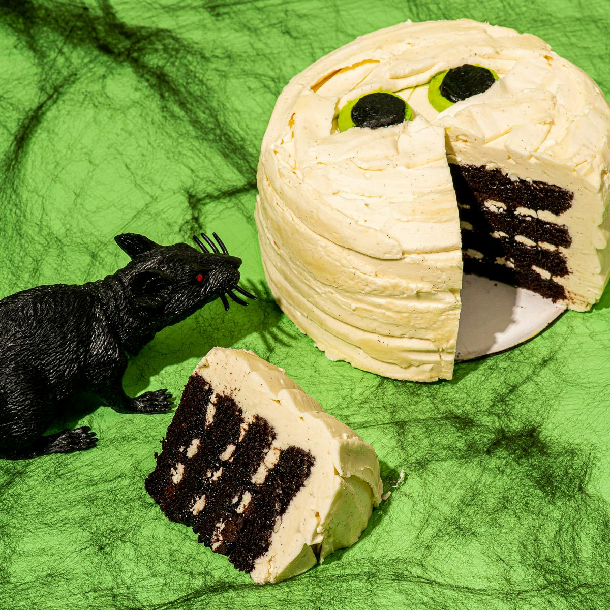 Halloween Mummy Cakes - ZoëBakes