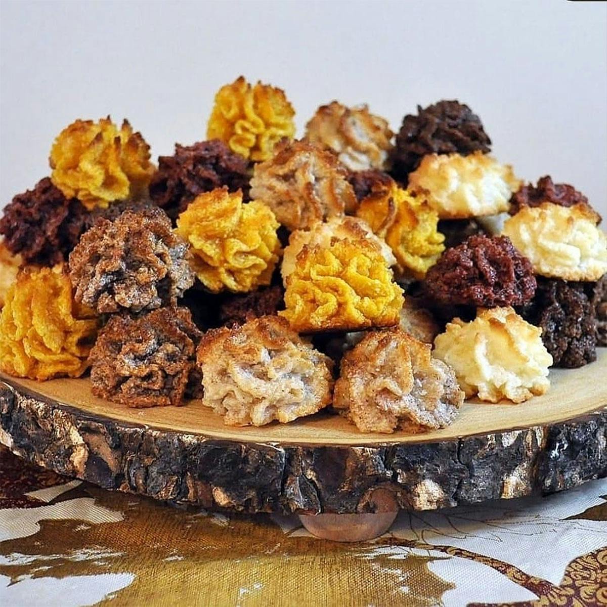 MacBaby Holiday Harvest Macaroons - 42 Pack by MacBaby