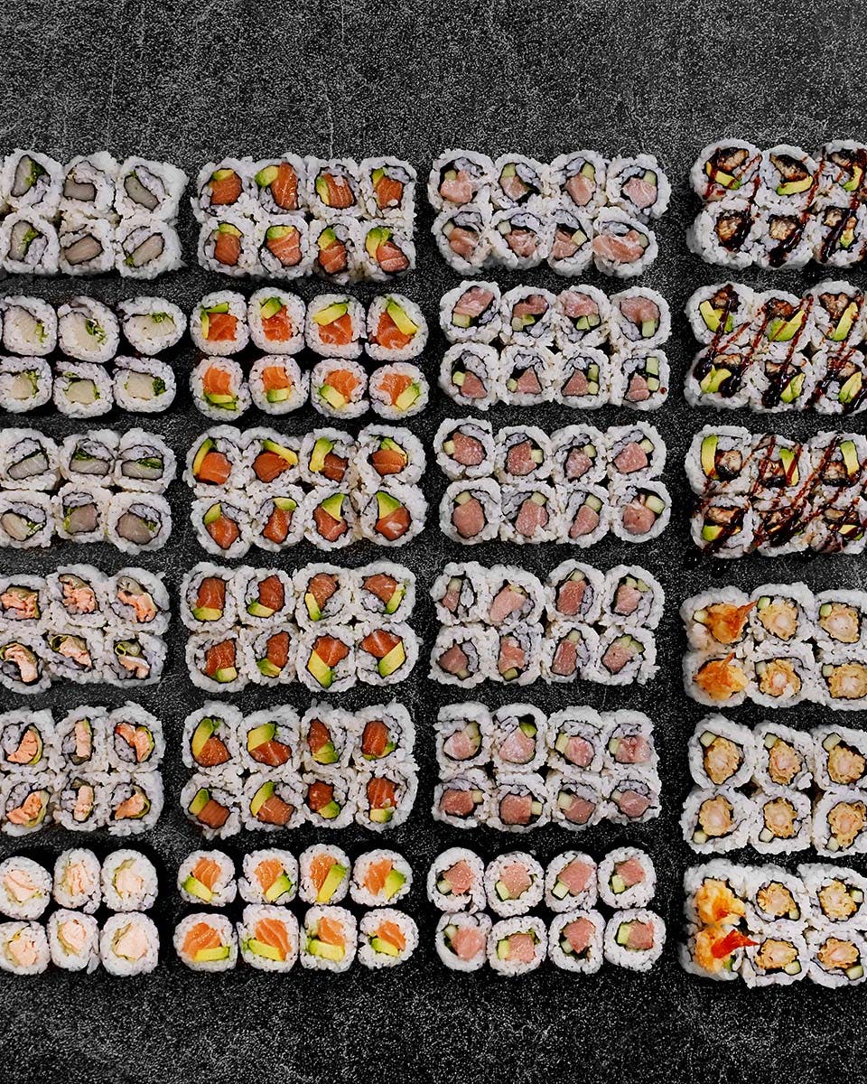 https://goldbelly.imgix.net/uploads/showcase_media_asset/image/145213/MakiMaki-Premium-Sushi-Roll-Kit-8-Header-Product.jpg?ixlib=react-9.0.2&auto=format&ar=4%3A5