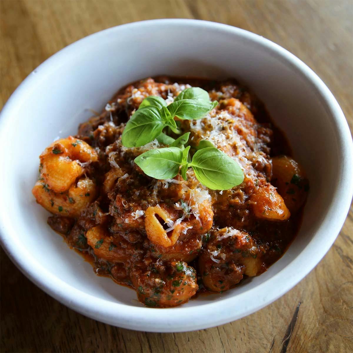 Maccheroni & Meat Sauce Pasta Kit for 4 by Scopa Italian Roots