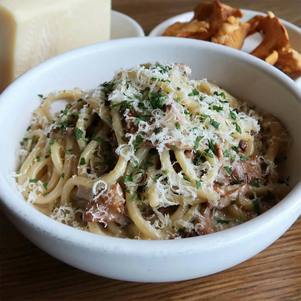 Bucatini & Mushroom Ragu Pasta Kit for 4 by Scopa Italian Roots