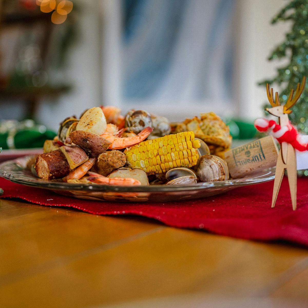 https://goldbelly.imgix.net/uploads/showcase_media_asset/image/149826/Topsail-Steamer-Christmas-Bucket-4.jpg?ixlib=rails-3.0.2