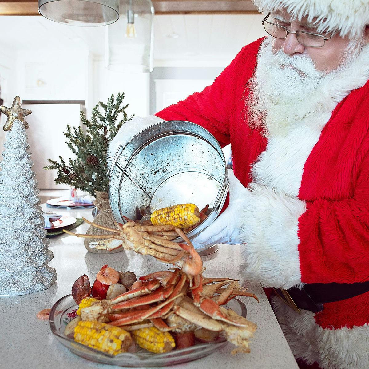 https://goldbelly.imgix.net/uploads/showcase_media_asset/image/149830/Topsail-Steamer-Christmas-Bucket-1.jpg?ixlib=rails-3.0.2