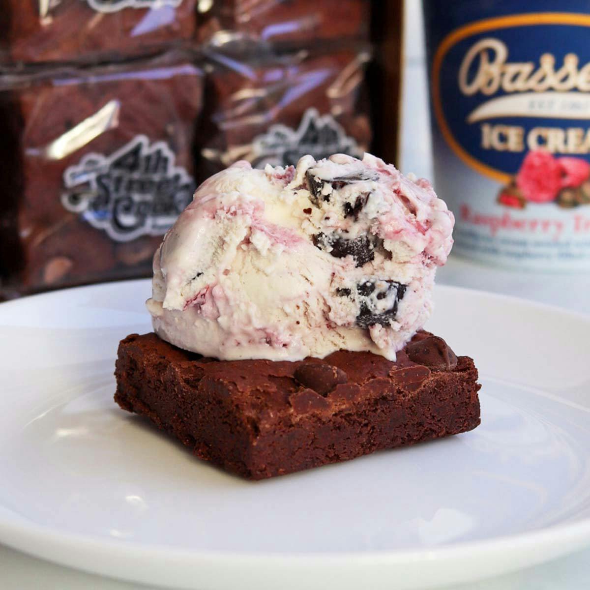 Reading Terminal Market Brownie Sundae Kit for 8 by Bassetts Ice Cream