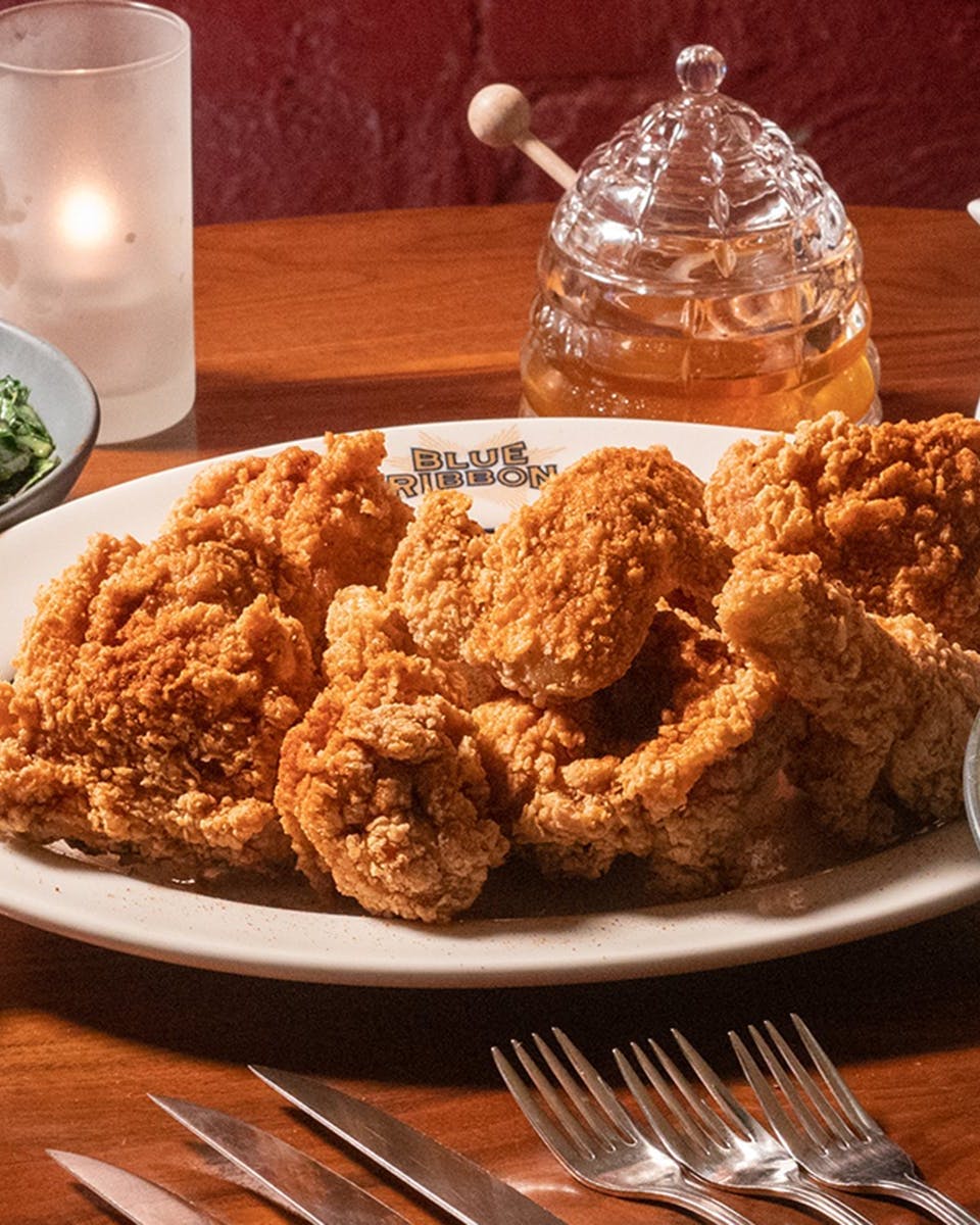 https://goldbelly.imgix.net/uploads/showcase_media_asset/image/161840/fried-chicken-for-8.7f488618ab57ac91a8e230eb70a35a19.jpg?ixlib=react-9.0.2&auto=format&ar=4%3A5