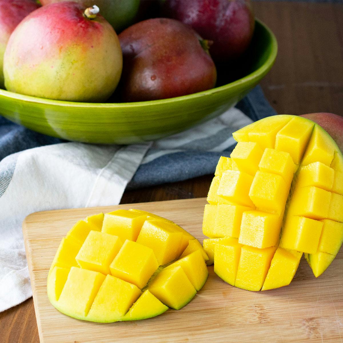 Tree-Ripened Mangoes - 4 Pack by Melissa's Produce - Alternate image 2