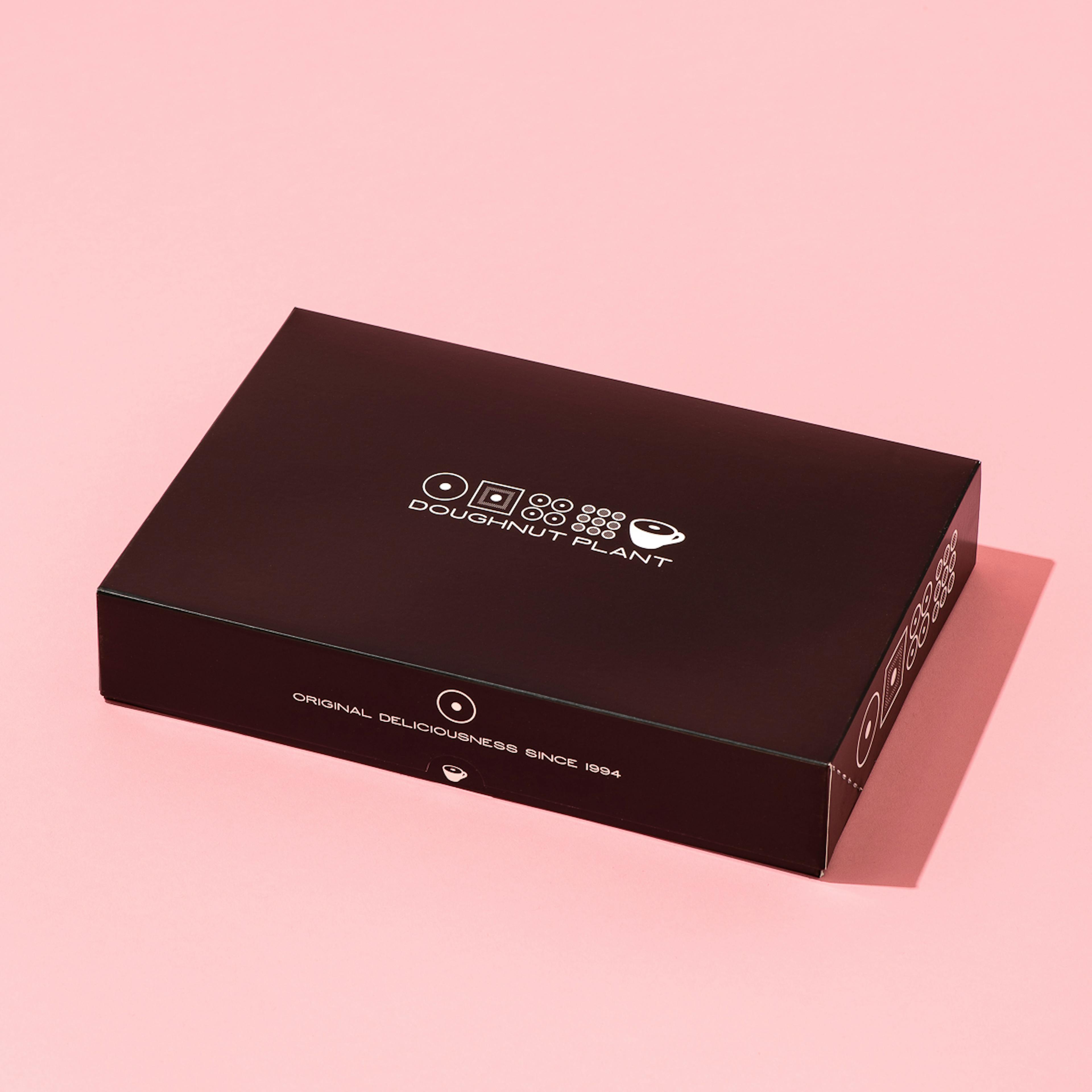 Classic Cake Doughnut Best Seller - 6 Pack by Doughnut Plant - Alternate image 9