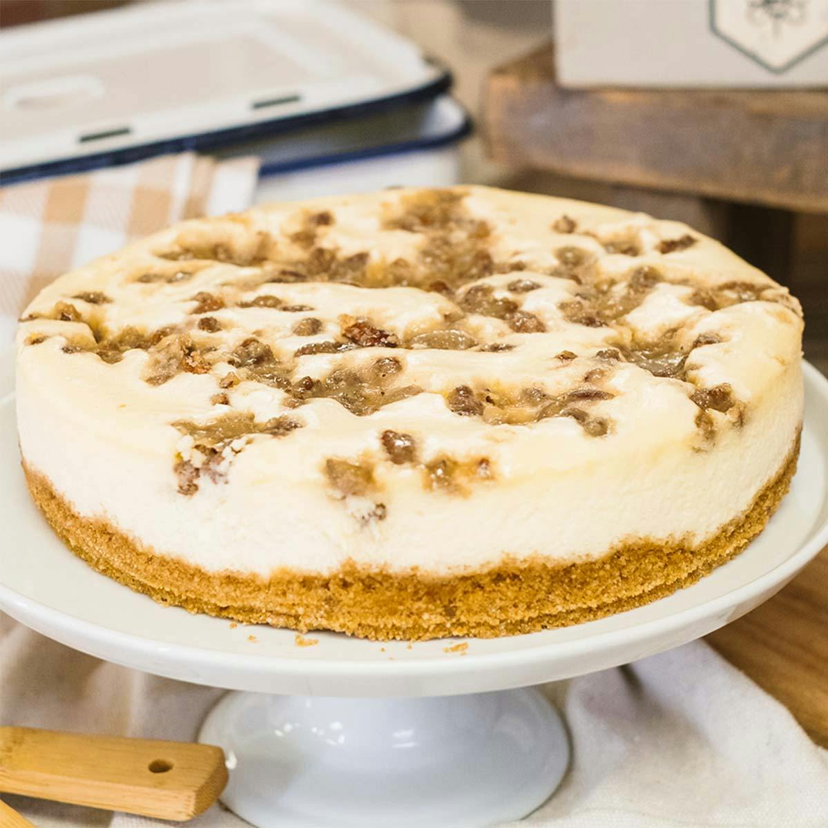 https://goldbelly.imgix.net/uploads/showcase_media_asset/image/172918/HoneyCheesecakes-Bourbon-Caramel-3.jpg?ixlib=react-9.0.2&auto=format&ar=1%3A1