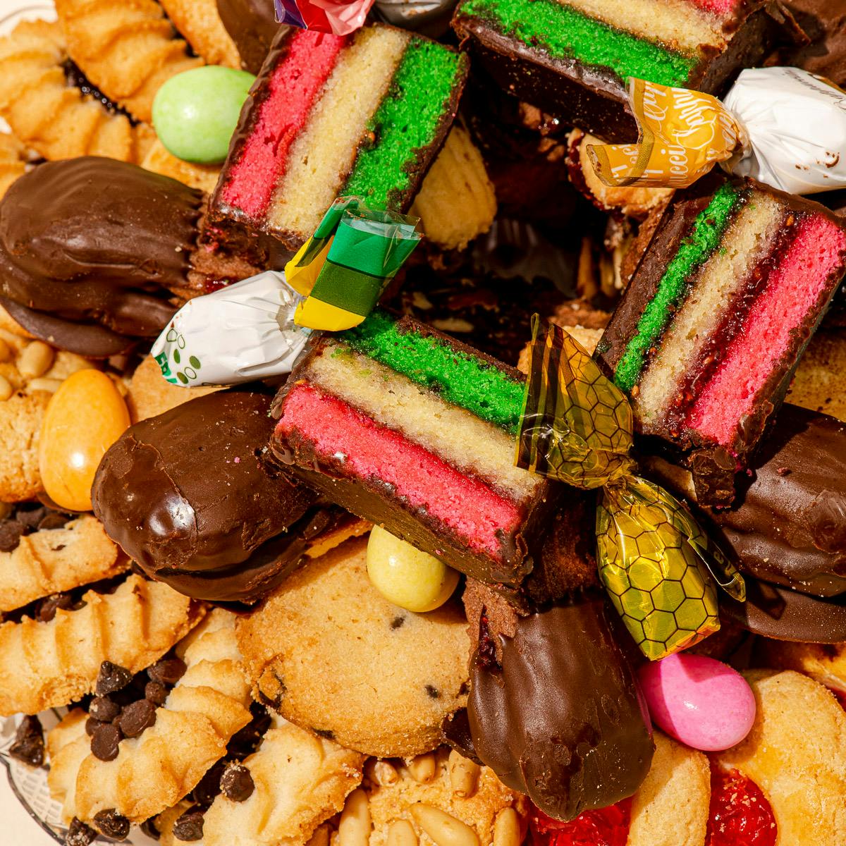 Cannoli Kit (6 Pack) + Assorted Cookie Tray (2 Lbs.) Combo by Veniero's - Alternate image 5