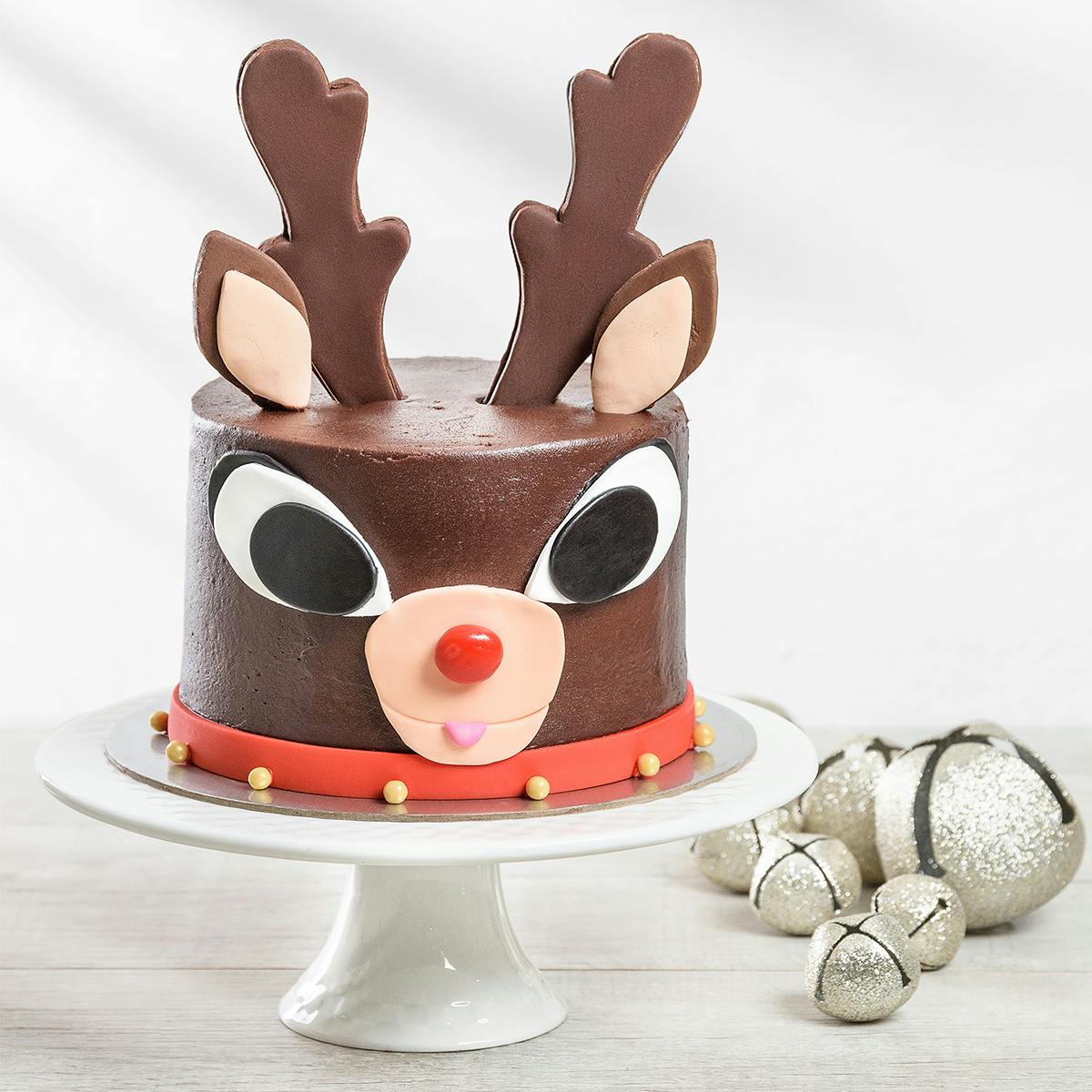 Rudolph cake! Alone for covid Christmas so I made it a 4” cake, making it  even cuter. : r/Baking