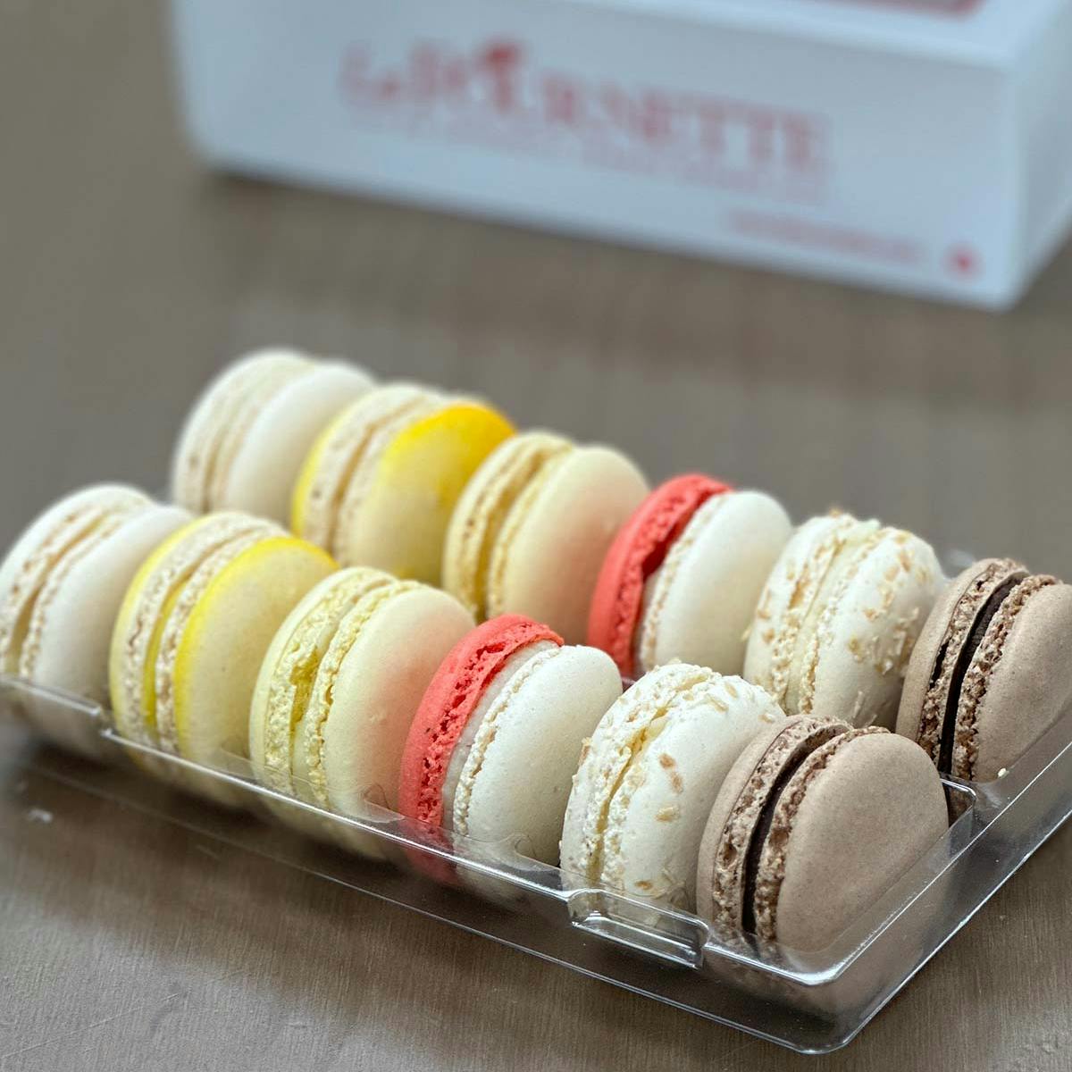 Mini Macarons Assortis - 12 buc