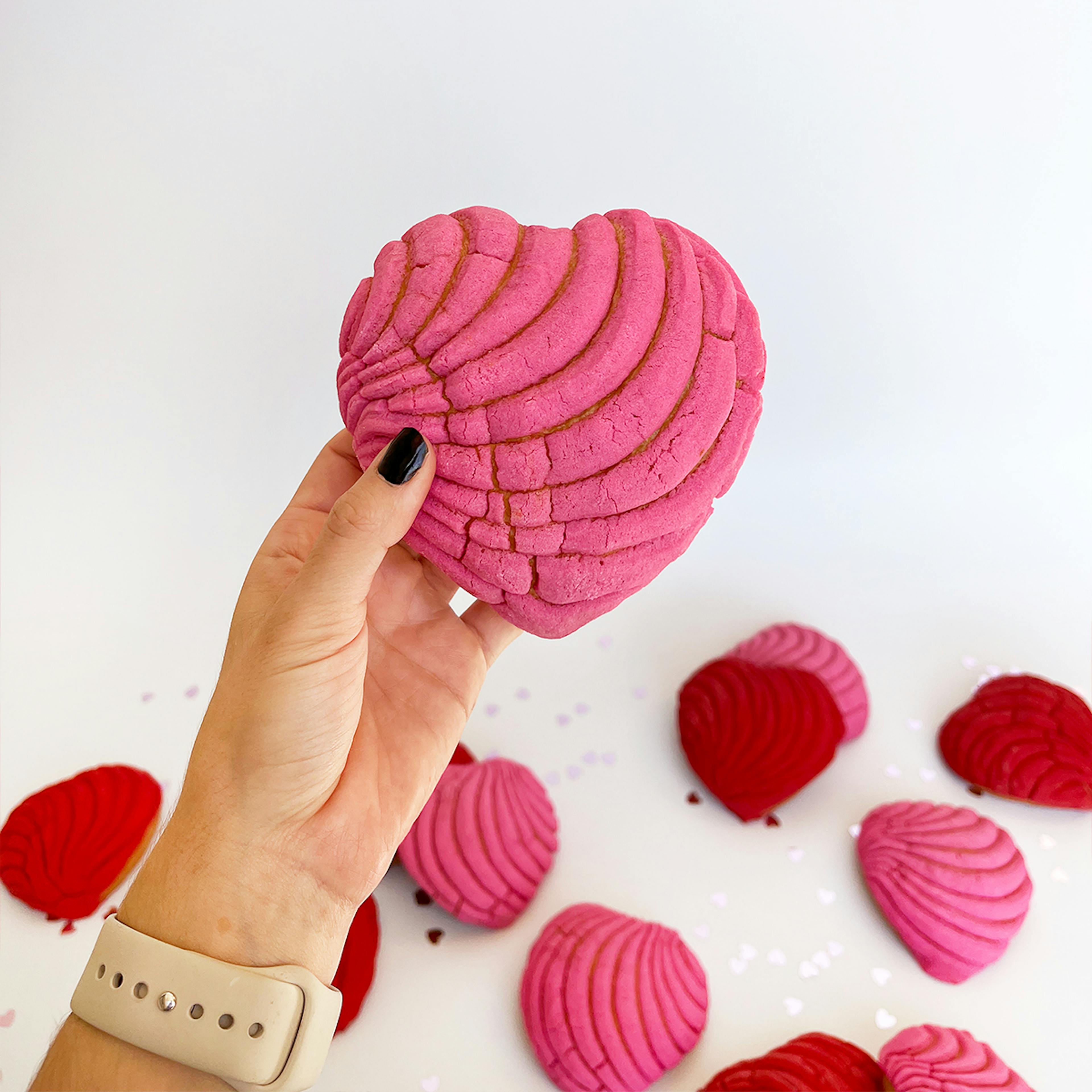 Heart "Concha" Sweet Bread - 12 Pack by El Bolillo Bakery - Alternate image 3