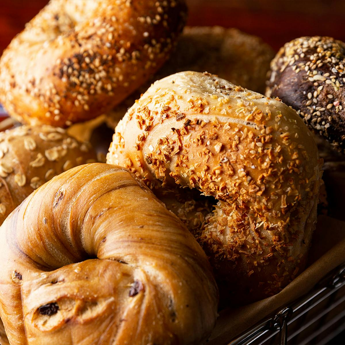 https://goldbelly.imgix.net/uploads/showcase_media_asset/image/190877/Tompkins-Square-Bagels-Bagels-4.jpg?ixlib=rails-3.0.2