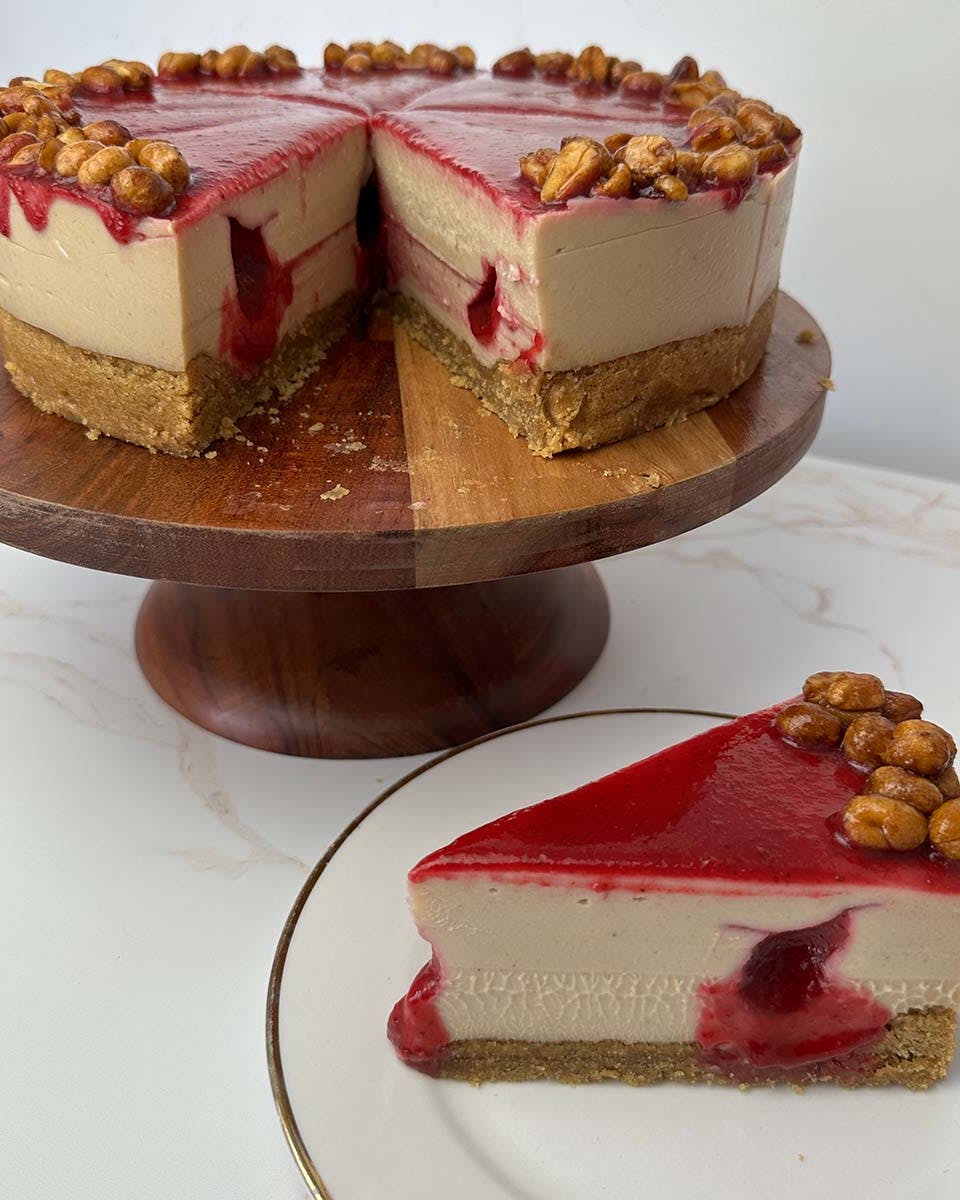 https://goldbelly.imgix.net/uploads/showcase_media_asset/image/191919/EastSideCheesecakes-PB-And-J-Vegan-Cheesecake-4.jpg?ixlib=react-9.0.2&auto=format&ar=4%3A5