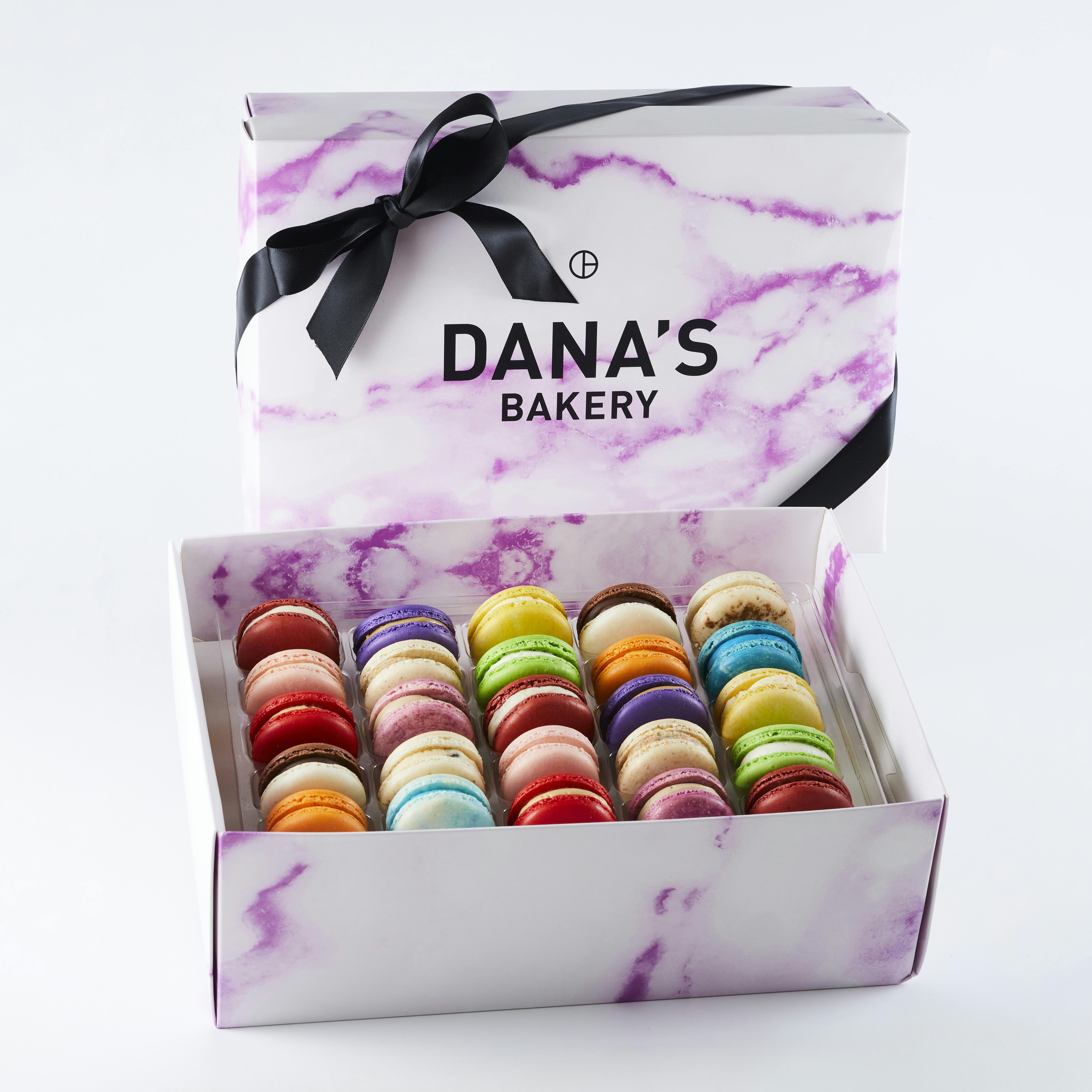 https://goldbelly.imgix.net/uploads/showcase_media_asset/image/193497/Danas-Bakery-Macaron-Gift-Box-3.jpg?ixlib=react-9.0.2&auto=format&ar=1%3A1