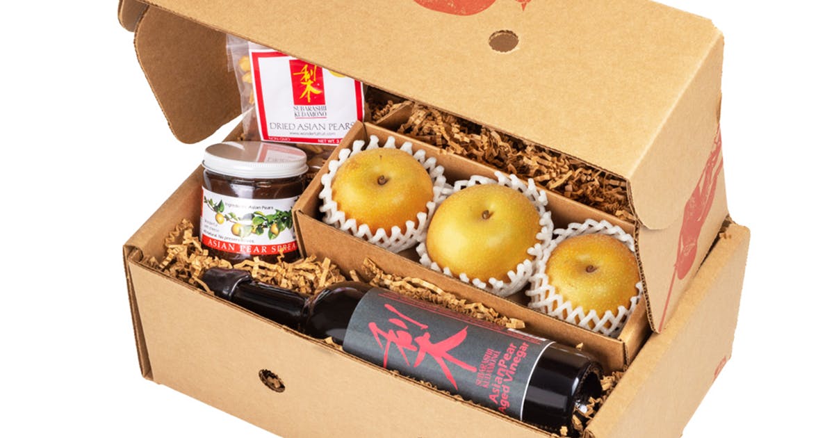 Pear Chef Asian Pear Chef's Box by Subarashii Kudamono Asian Pears | Goldbelly