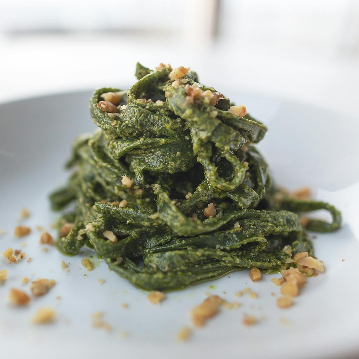 https://goldbelly.imgix.net/uploads/showcase_media_asset/image/199767/Pasta-Packs-Basil-Spinach-2.jpg?ixlib=react-9.0.2&auto=format&ar=1%3A1