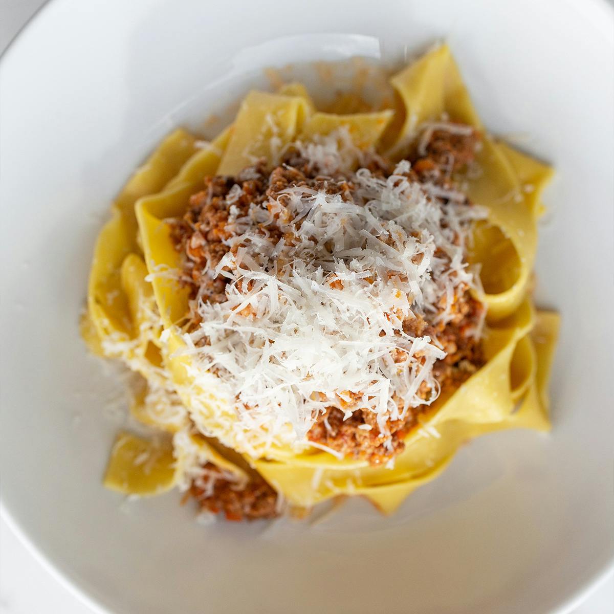 https://goldbelly.imgix.net/uploads/showcase_media_asset/image/199782/Pasta-Packs-Bolognese-5.jpg?ixlib=react-9.0.2&auto=format&ar=1%3A1