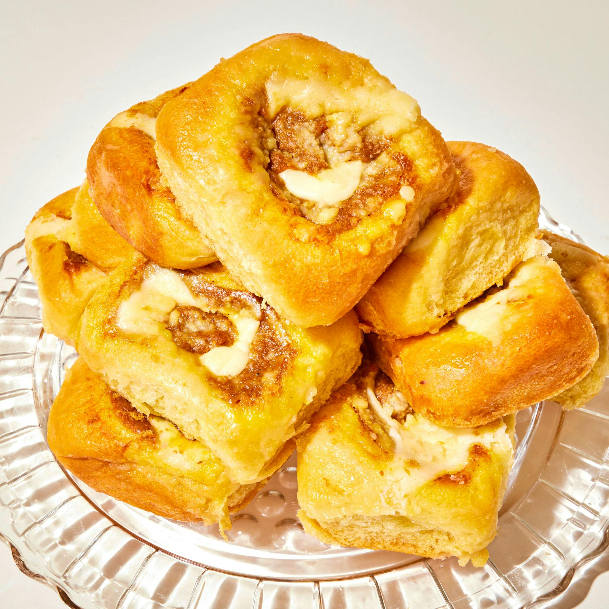 https://goldbelly.imgix.net/uploads/showcase_media_asset/image/201420/Weikels_pumpkin_kolaches.jpg?ixlib=rails-3.0.2