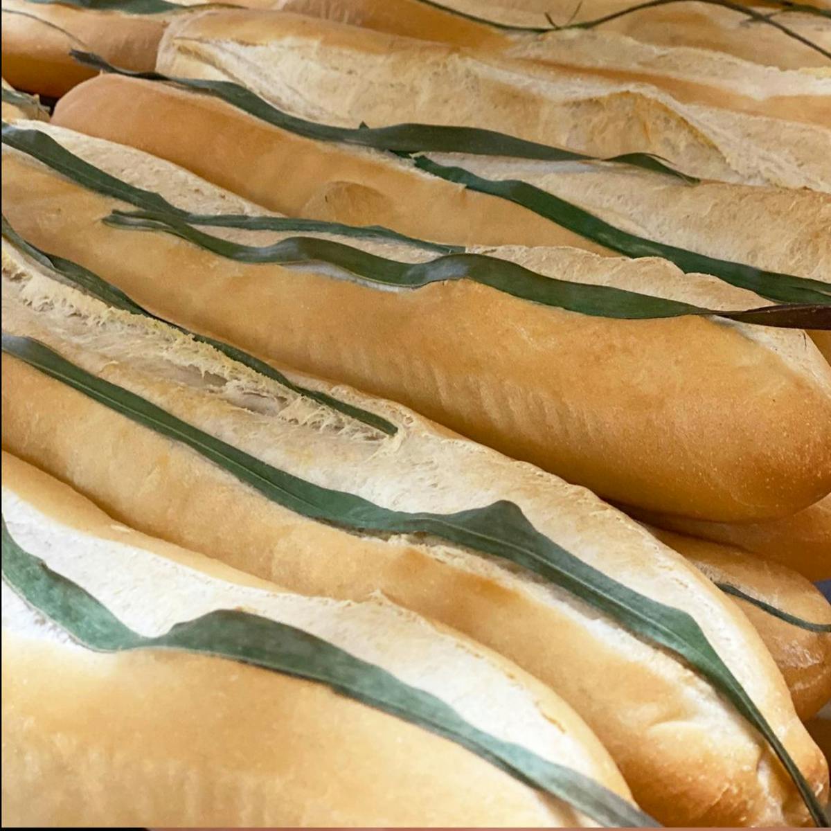 Cuban Bread (36") - 20 Pack by La Segunda Bakery - Alternate image 4